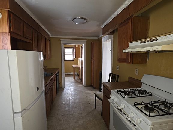 4th image of 5 E Stone St #1