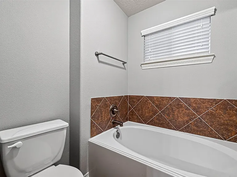 8910 Minola Oaks Dr — Photo 27