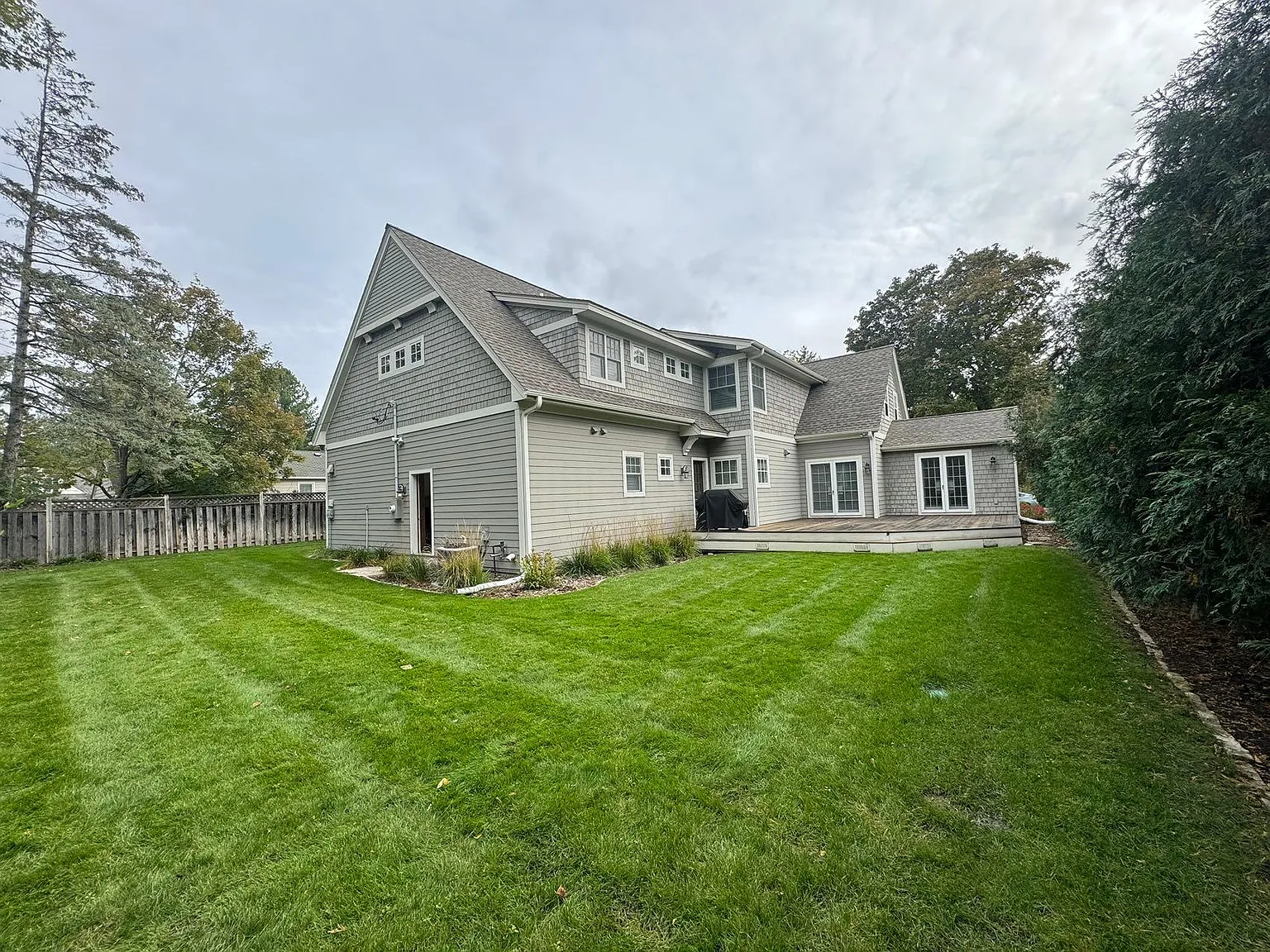 4 bed, 3774 sqft, $5,400 — Photo 4