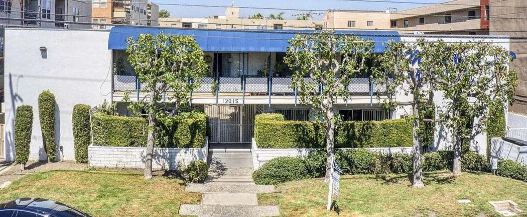 3 bed, 2.5 bath, 1465 sqft, $3,150 — Photo 2