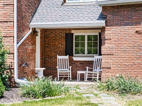 5th image of 363 Pinewoods Avenue