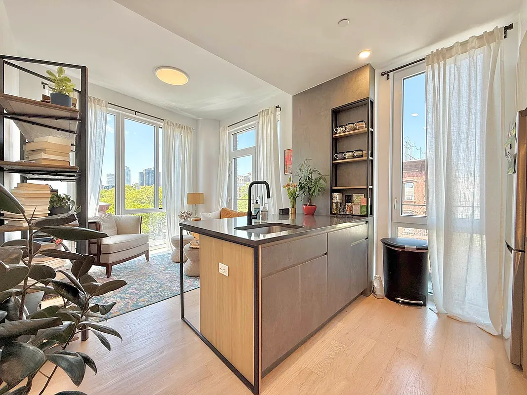 151 Carlton Avenue 4D