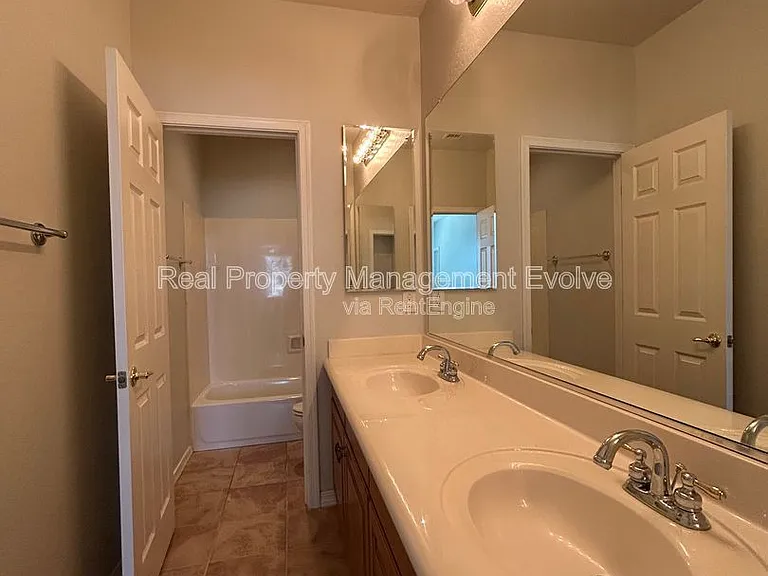 9707 S 45th Ave — Photo 52
