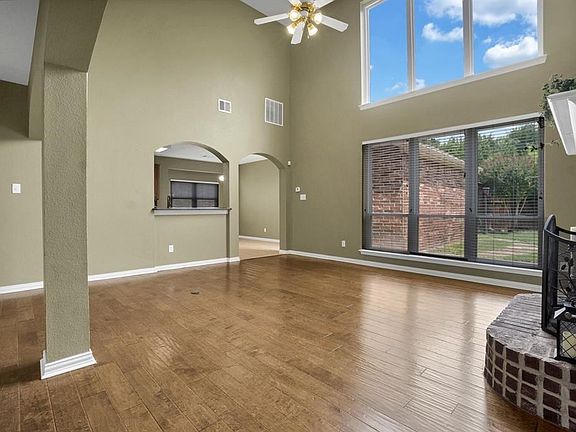2nd image of 954 Briar Oaks Dr