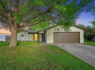 804 Arrow Wood St, Benbrook, TX 76126