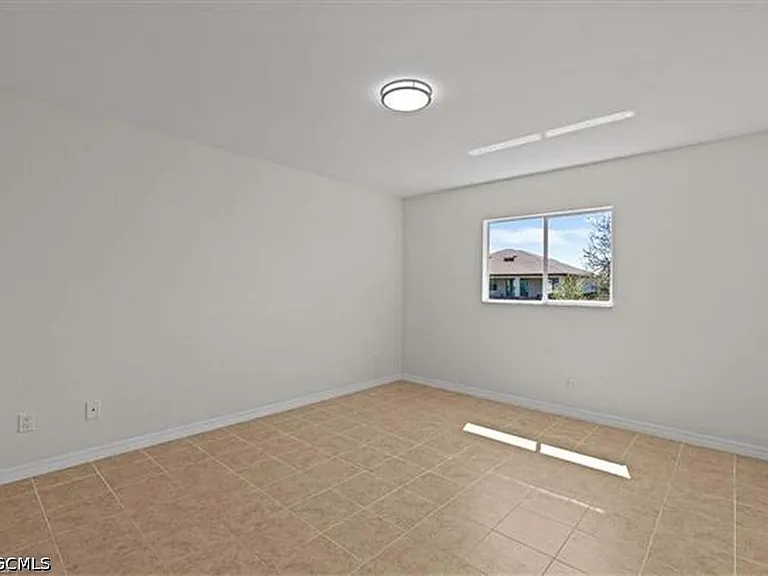 4303 26th St SW — Photo 3