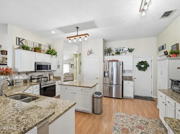 1077 SEATTLE SLEW Lane, Jacksonville, FL 32218