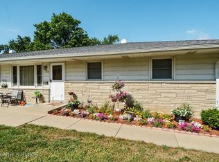 629 Edison Ave, Aurora, IL 60505