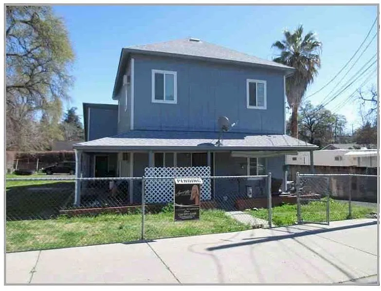 1657 Oak St photo 1