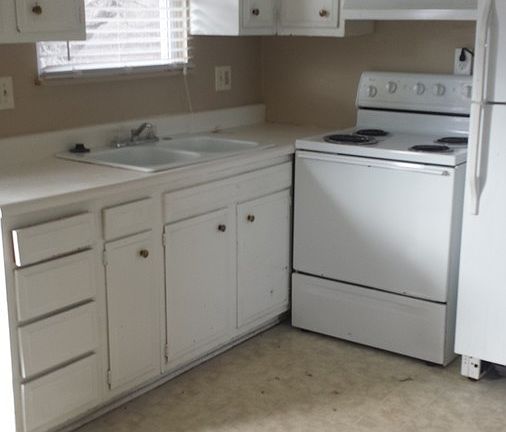 3rd image of 1506 N 63rd Ter