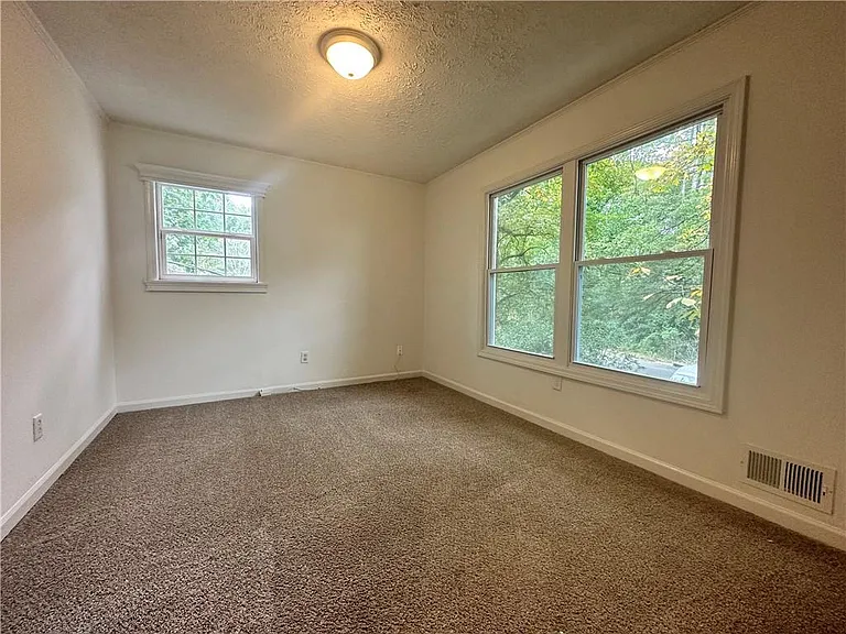 1231 Woodleigh Rd SW — Photo 14