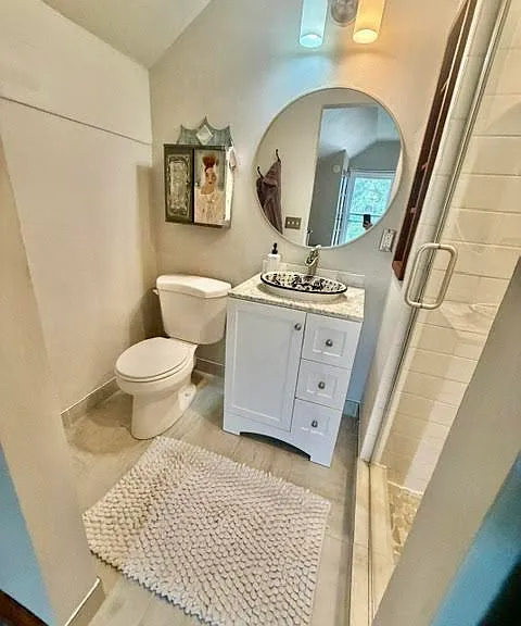 Third Floor Bathroom.