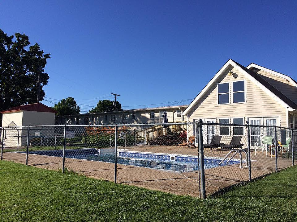 Back of house & lodge & pool