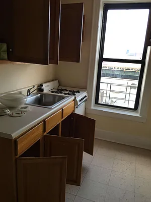 Rented by Metropolis International Realty Inc. | media 8