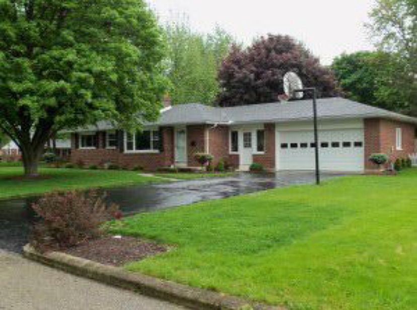 1st image of 602 W 1st St
