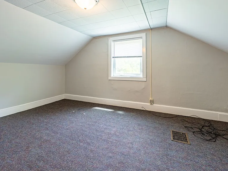 79 Chase St — Photo 10