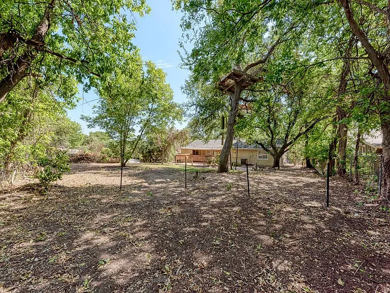 6300 Betty Cook Dr — Photo 32