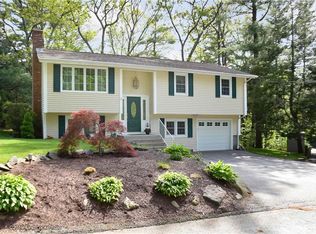 18 Richard St, Smithfield, RI 02917