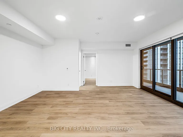 36 Brentcliffe Rd #801 — Photo 3