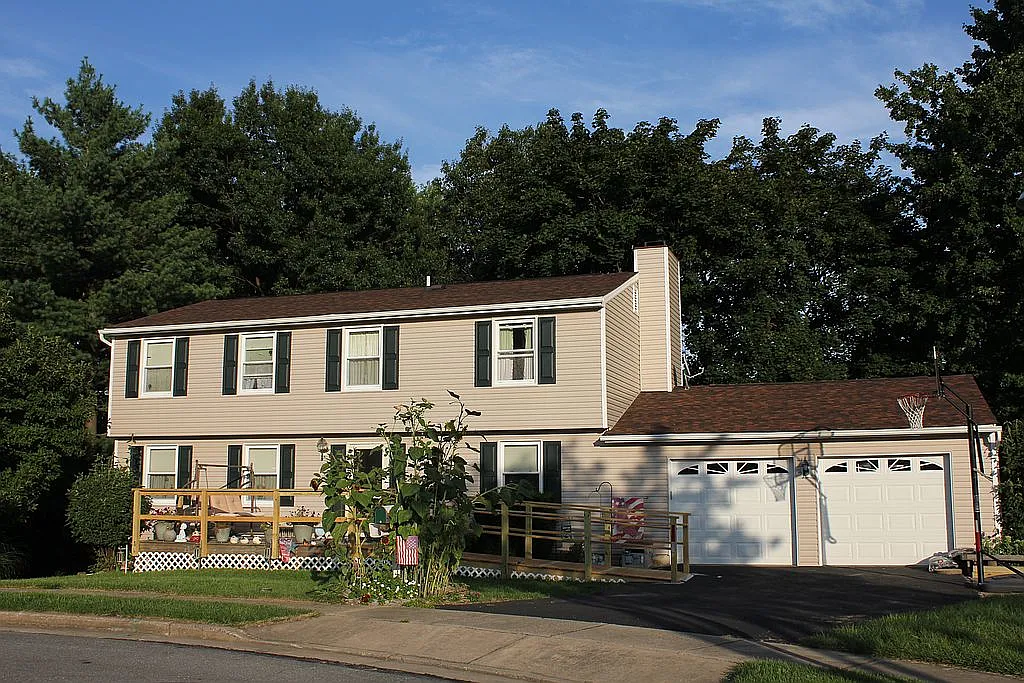1774 Valleyside Dr photo 1