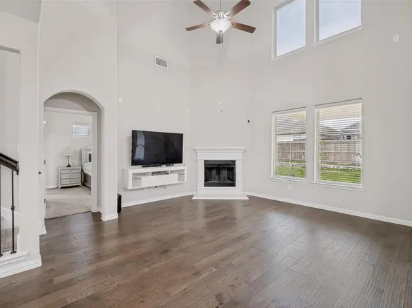 824 Water Garden Cir, Little Elm, TX 75068