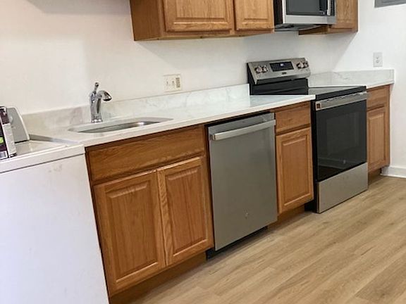 2nd image of 679 Washington St #11