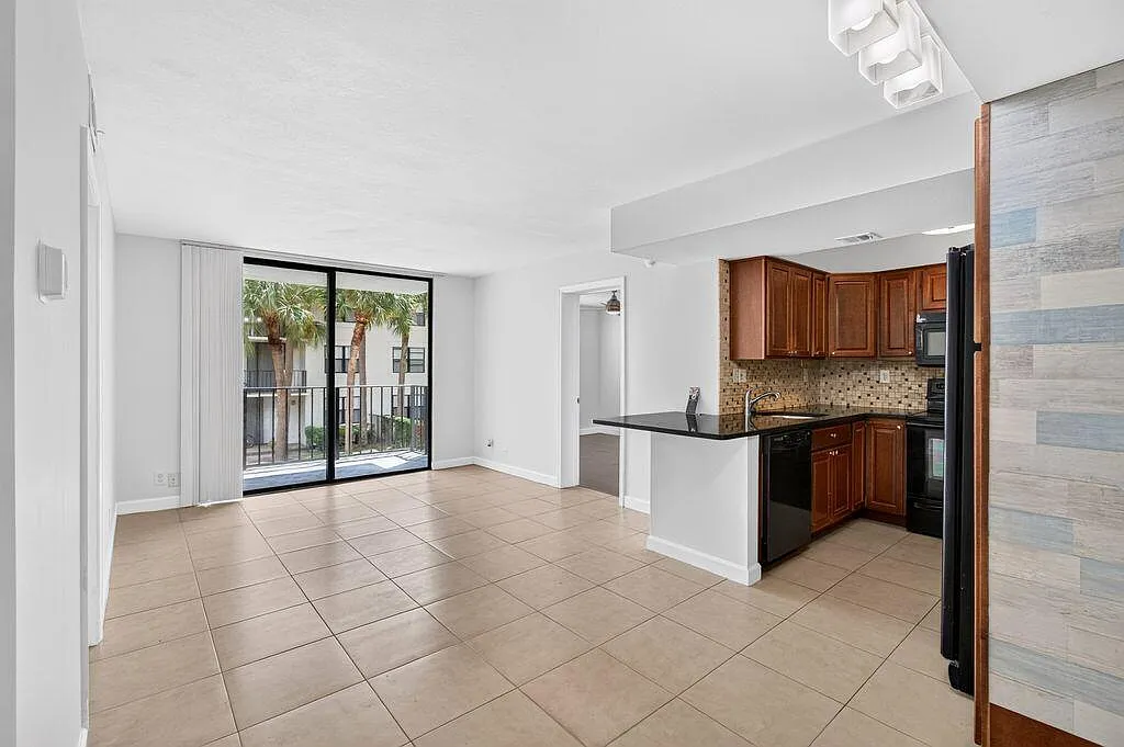 706 Executive Center Dr — Photo 3