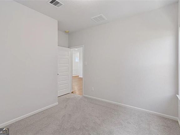 5th image of 148 Red Oak Ln