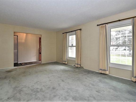 3rd image of 738 Butternut Dr