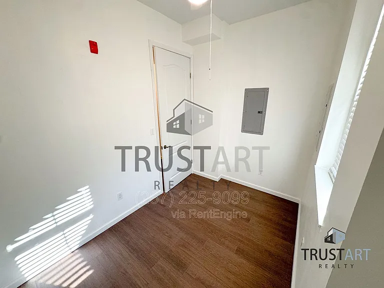 910 N 41st St #1 — Photo 11