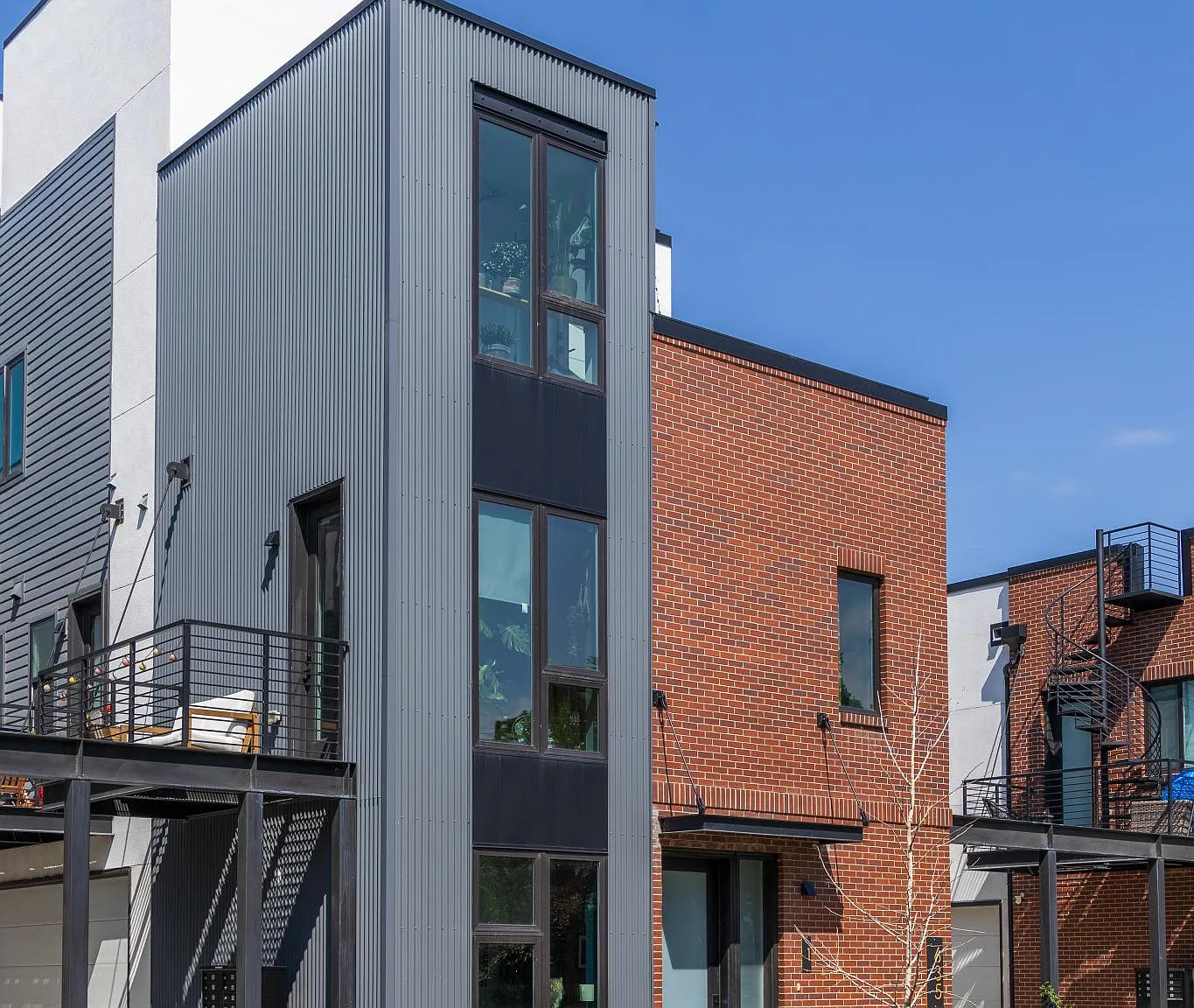635 N Inca St — Photo 2