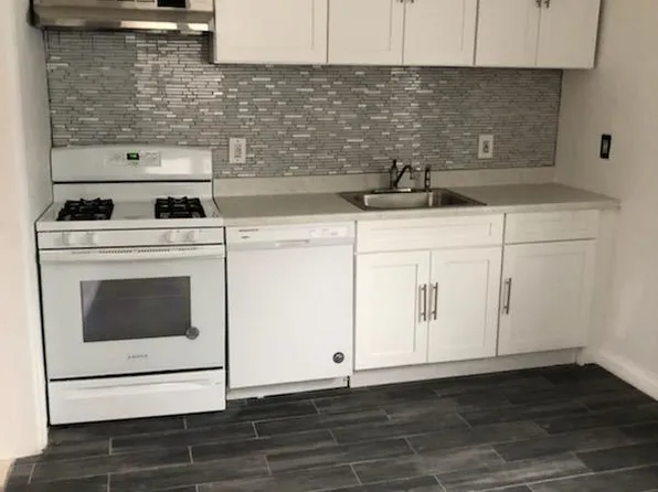 94 Wood St, Lynbrook, NY 11563