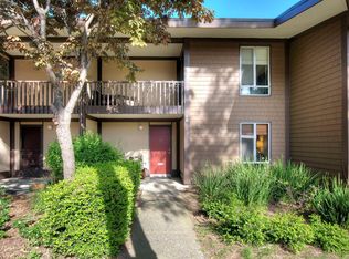 15 Surrey Ln, San Rafael, CA 94903