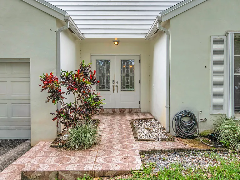 7705 Forest Green Ln — Photo 4