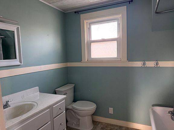 4th image of 307 E Willow St