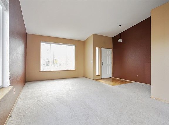 4th image of 2525 187th St E
