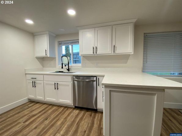 salem-oregon-48511426 picture