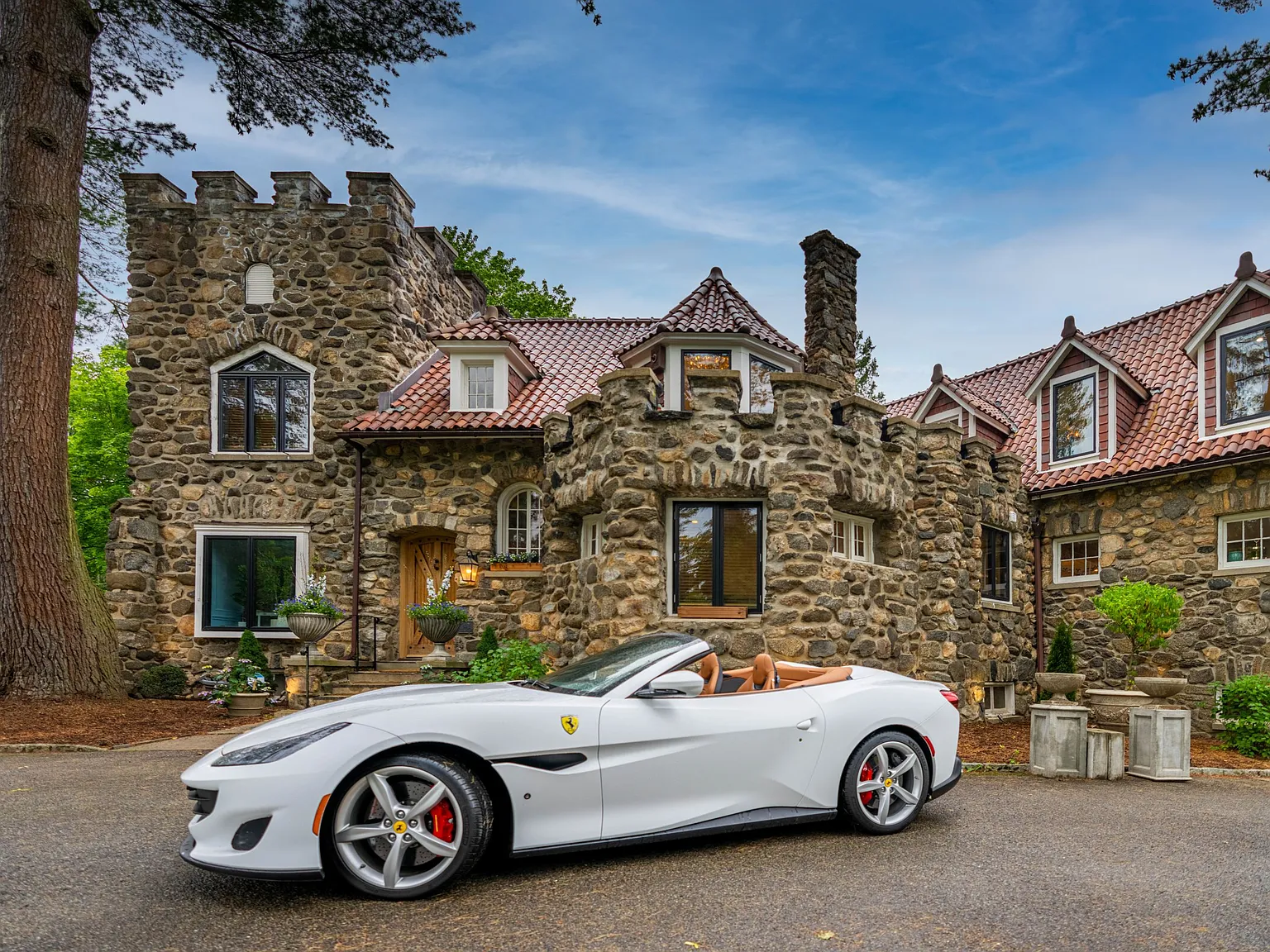 7 bed, 7525 sqft, $80,000 — Photo 2