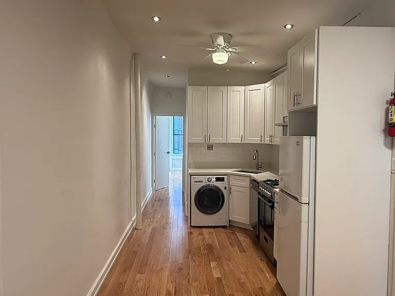 1071 1st Ave #3S — Photo 3