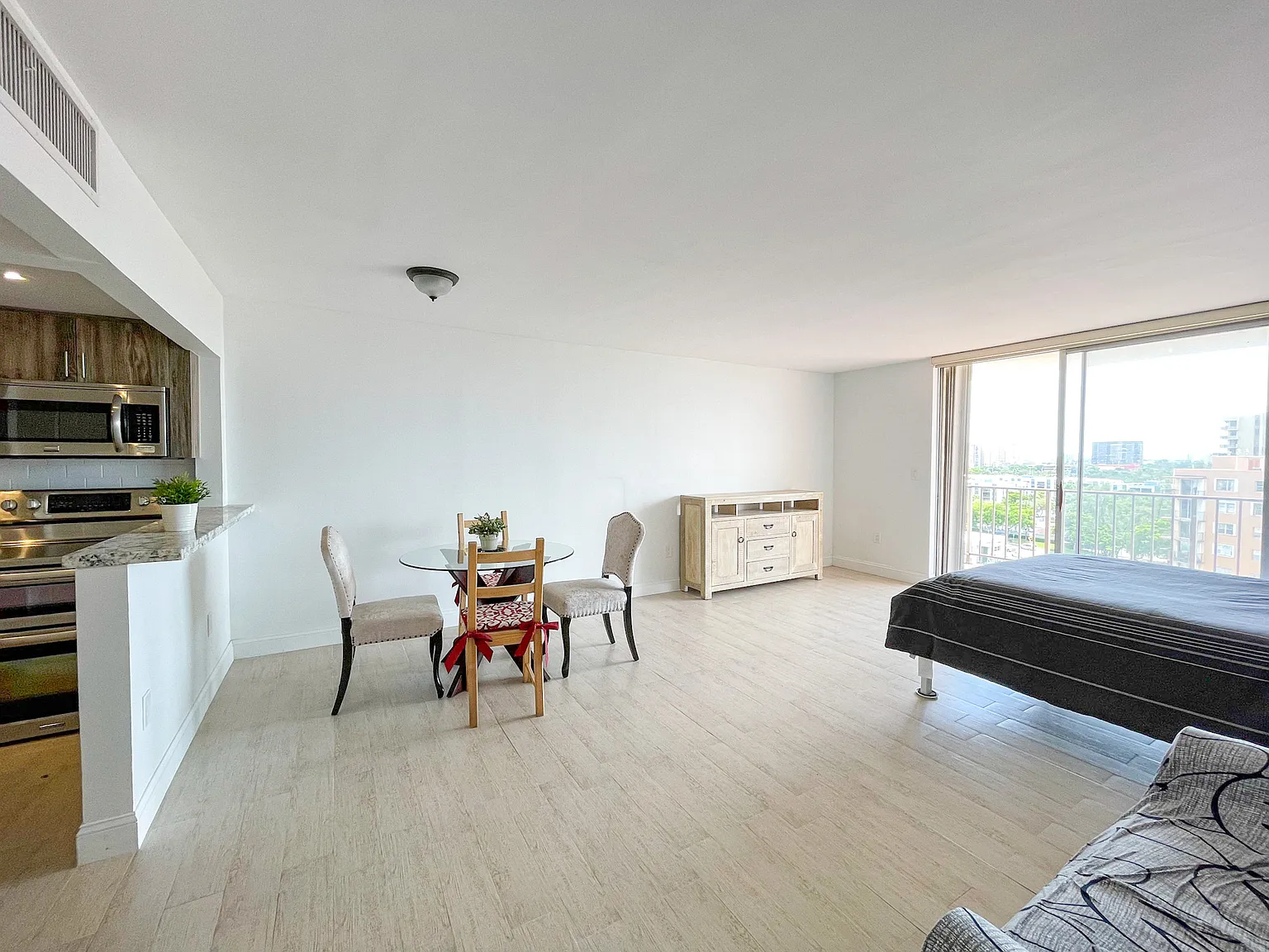 Studio, 576 sqft, $1,675 — Photo 1