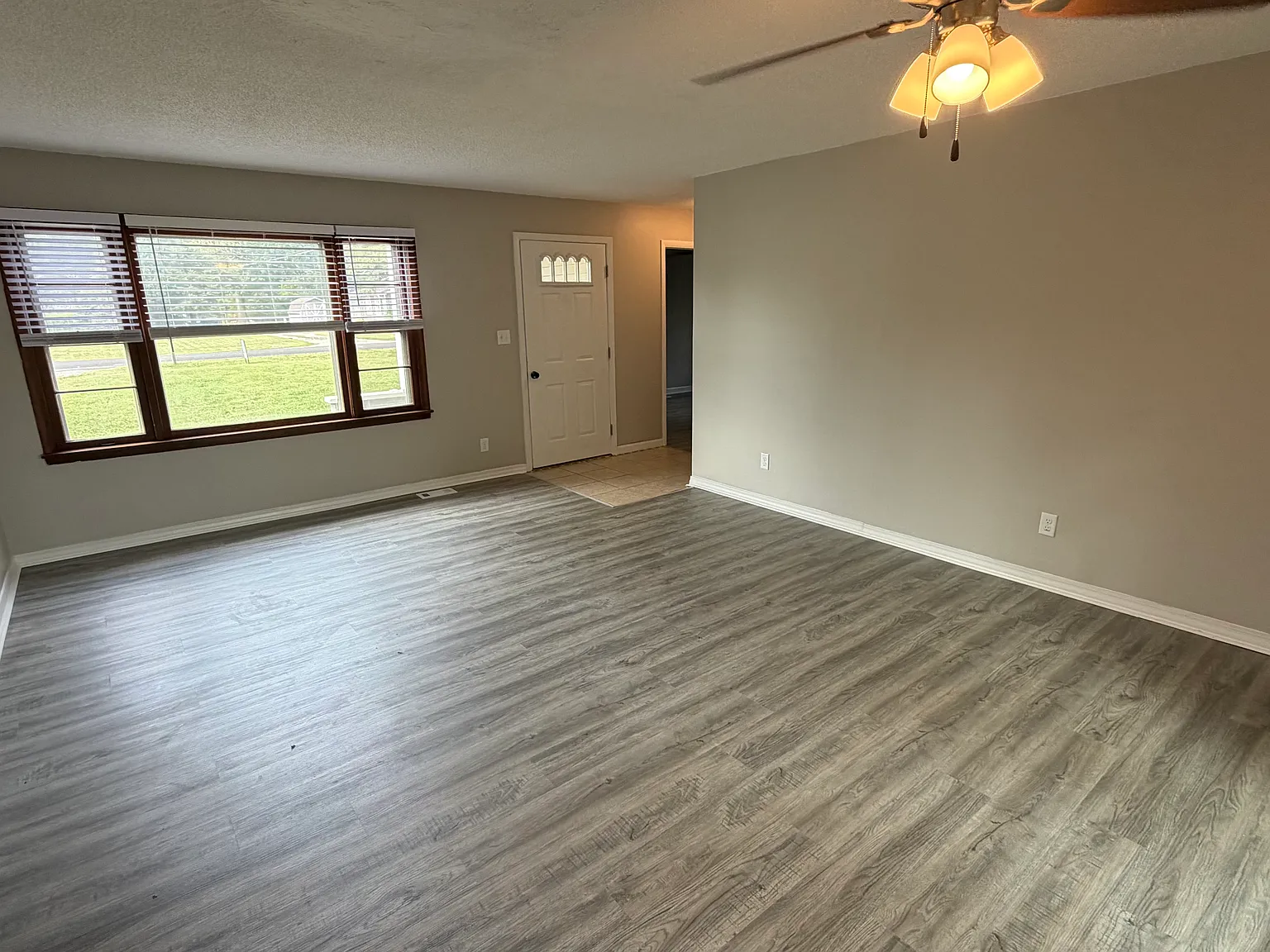 3 bed, 1296 sqft, $1,900 — Photo 3