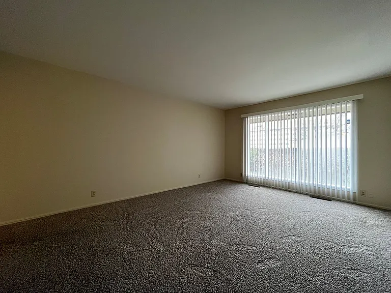 3526 E 48th Pl — Photo 4