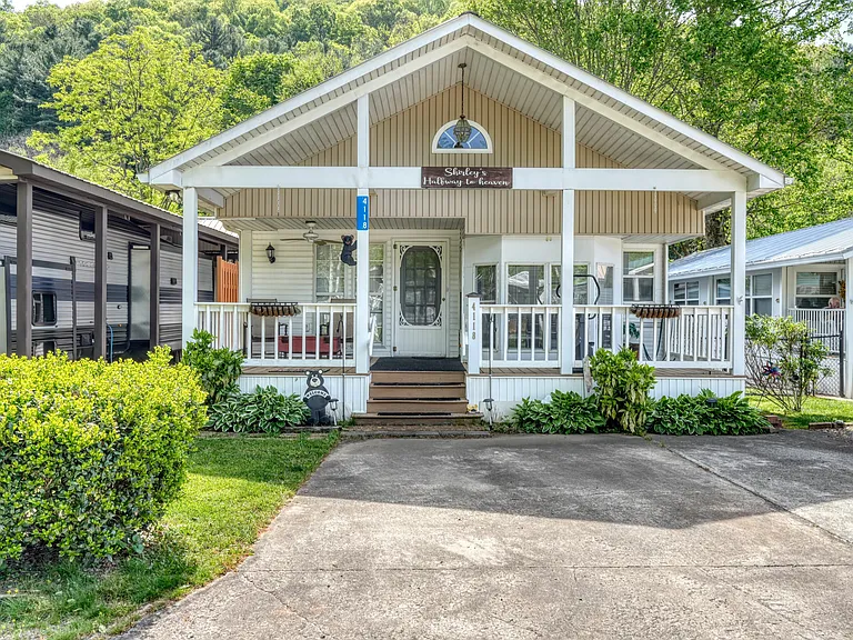 4118 Riverbank Run — Photo 17