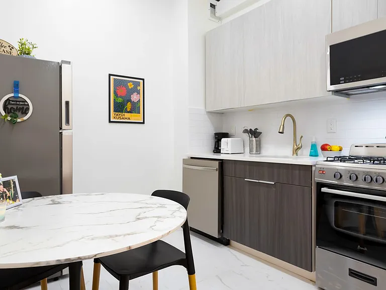 111 E 38th St #2 — Photo 4