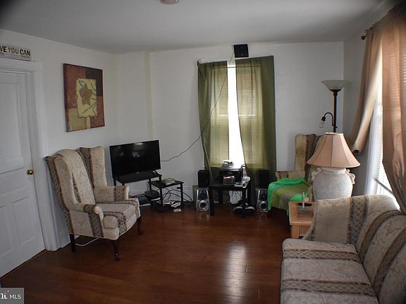 4th image of 107 Hope Ave