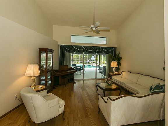 5th image of 33 Woodford Ln