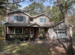 334 Surrey Dr, Lords Valley, PA 18428