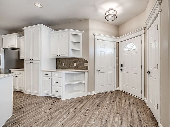 4th image of 15612 Darlington Ln