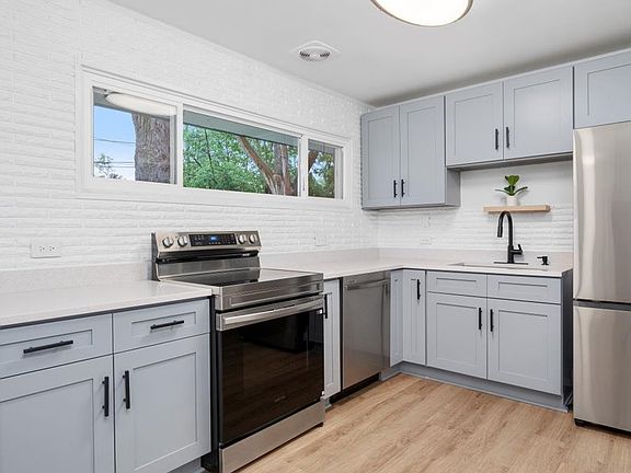5th image of 1025 Suffolk Ave