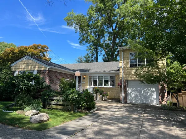 3905 220th St, Bayside, NY 11361